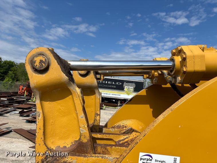 image for item FH7082 2001 Caterpillar 980G Wheel loader