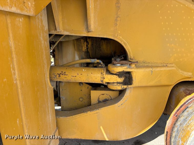 image for item FH7082 2001 Caterpillar 980G Wheel loader