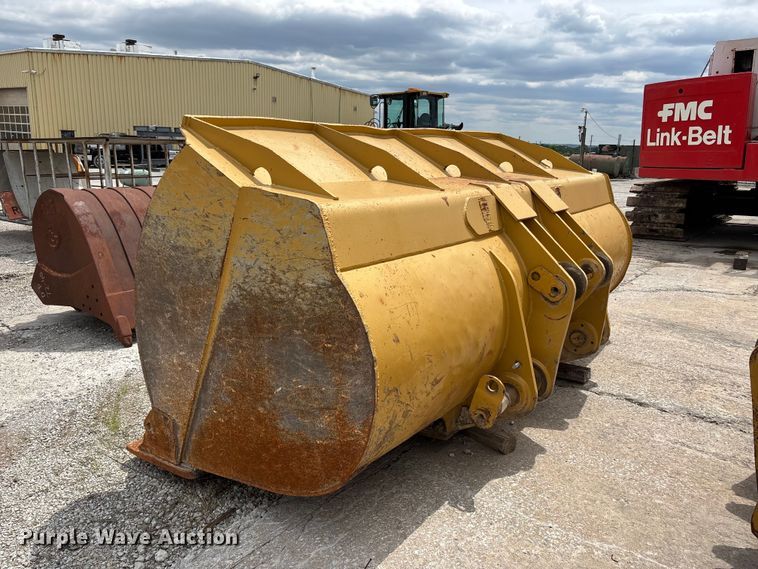 image for item FH7085 Caterpillar wheel loader bucket