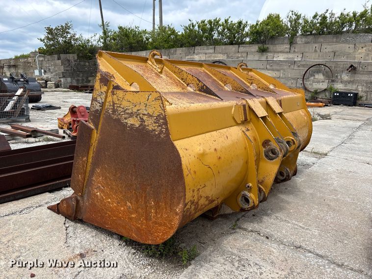 image for item FH7086 Caterpillar wheel loader bucket