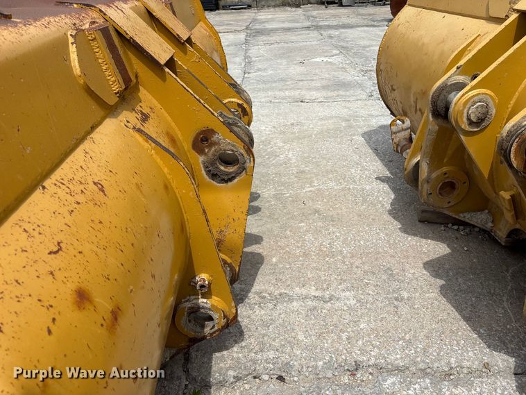 image for item FH7086 Caterpillar wheel loader bucket