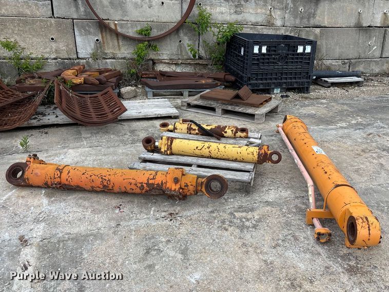 image for item FH7104 (4) hydraulic cylinders