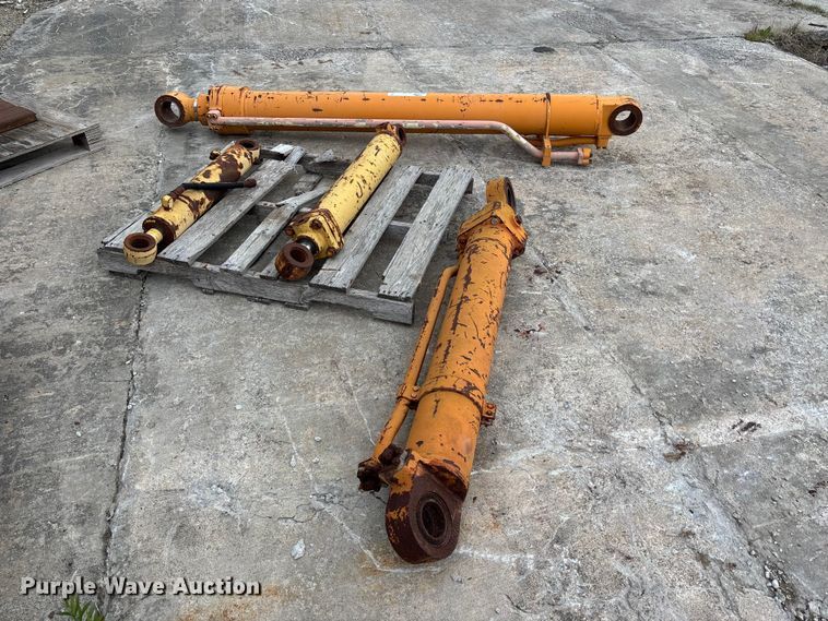 image for item FH7104 (4) hydraulic cylinders