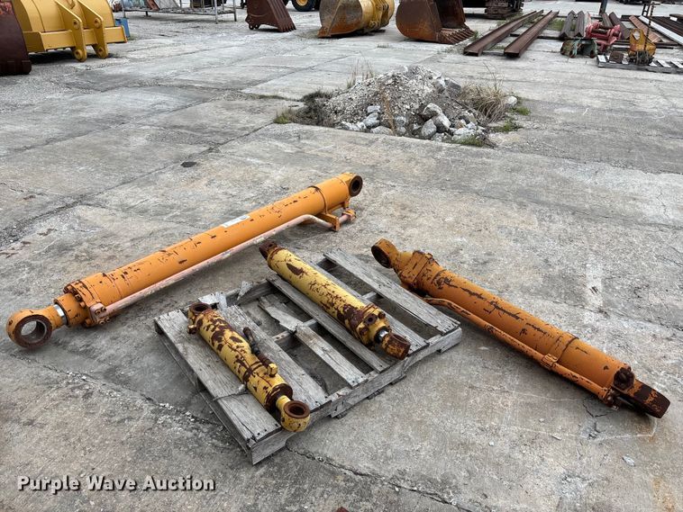 image for item FH7104 (4) hydraulic cylinders