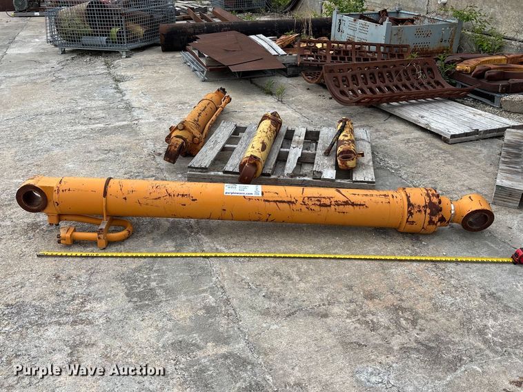 image for item FH7104 (4) hydraulic cylinders