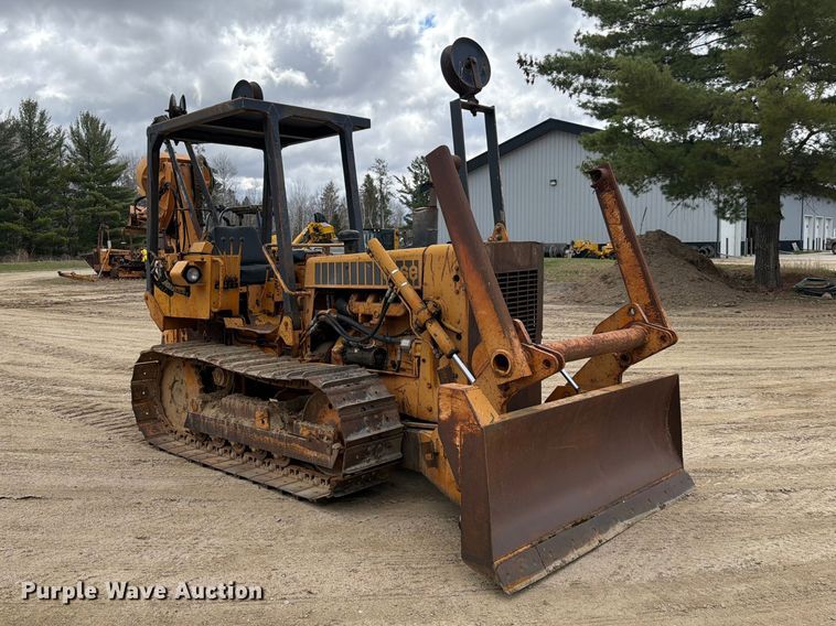 image for item FK0138 1977 Case 475 vibratory cable plow