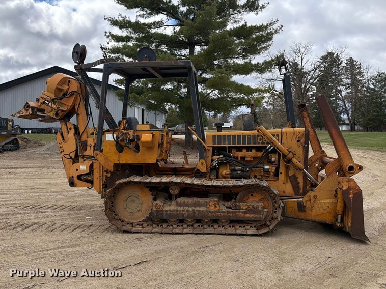 image for item FK0138 1977 Case 475 vibratory cable plow