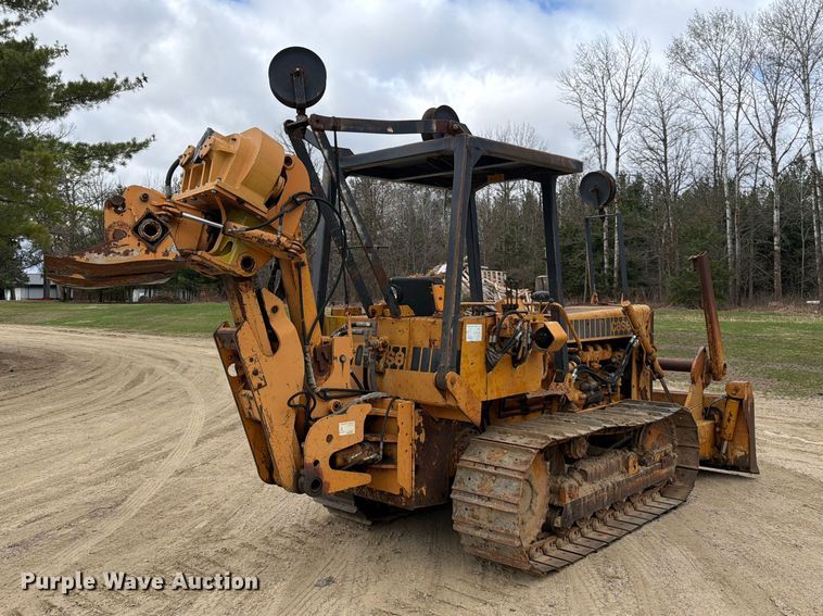 image for item FK0138 1977 Case 475 vibratory cable plow