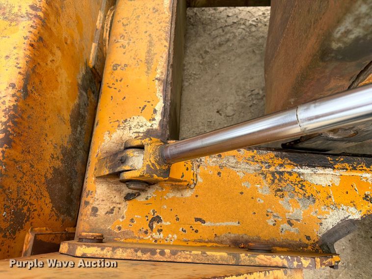 image for item FK0138 1977 Case 475 vibratory cable plow