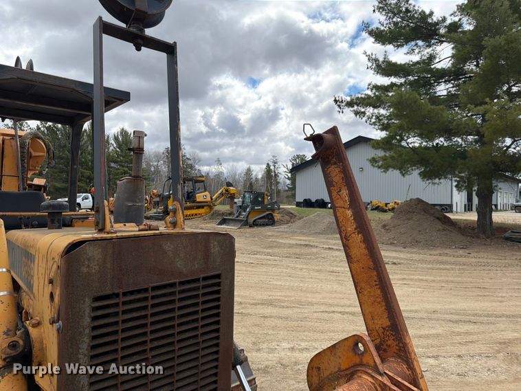 image for item FK0138 1977 Case 475 vibratory cable plow