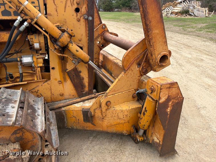 image for item FK0138 1977 Case 475 vibratory cable plow