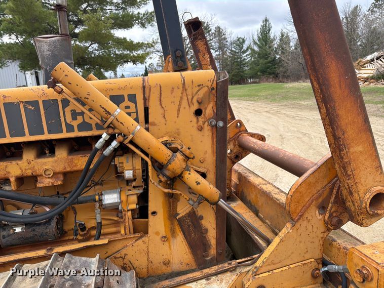 image for item FK0138 1977 Case 475 vibratory cable plow