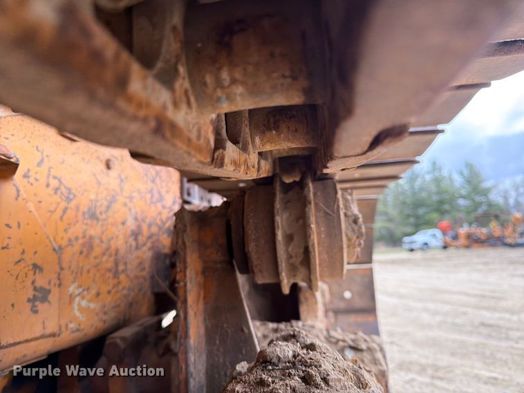 image for item FK0138 1977 Case 475 vibratory cable plow