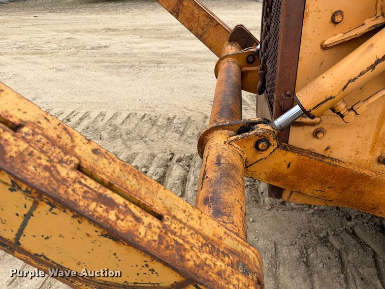 image for item FK0139 1973 Case 475 vibratory cable plow