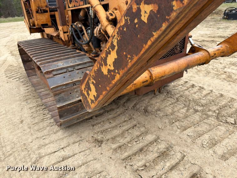image for item FK0139 1973 Case 475 vibratory cable plow
