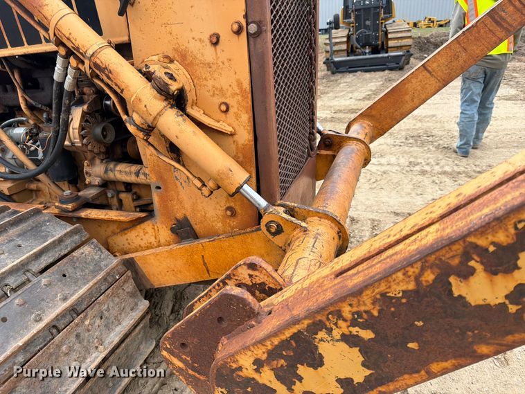 image for item FK0139 1973 Case 475 vibratory cable plow