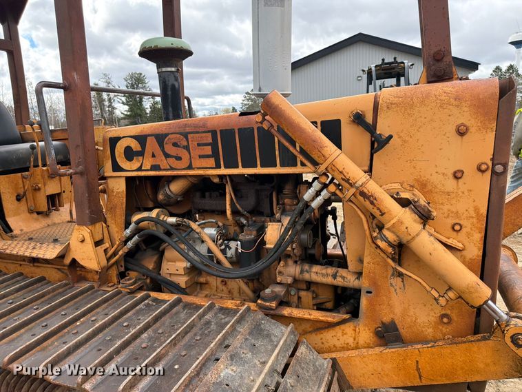 image for item FK0139 1973 Case 475 vibratory cable plow