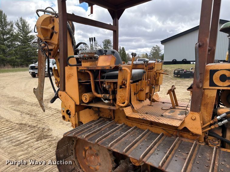 image for item FK0139 1973 Case 475 vibratory cable plow