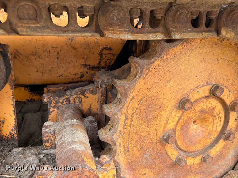 image for item FK0139 1973 Case 475 vibratory cable plow