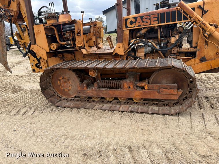 image for item FK0139 1973 Case 475 vibratory cable plow