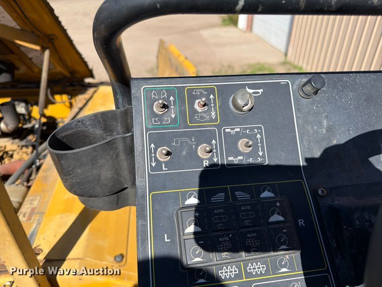 image for item FK0143 Weiler P385B paver