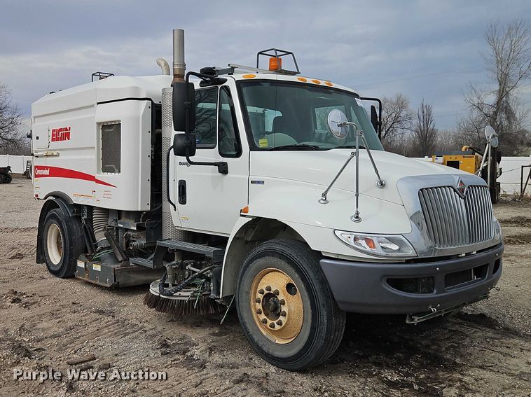 image for item FN5584 2011 International MA025 street sweeper truck