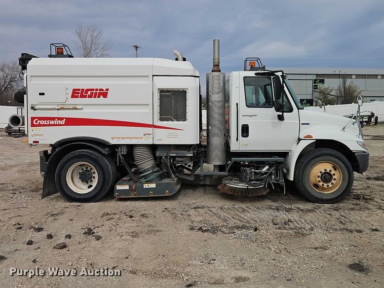 image for item FN5584 2011 International MA025 street sweeper truck
