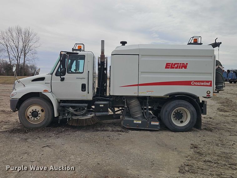 image for item FN5584 2011 International MA025 street sweeper truck