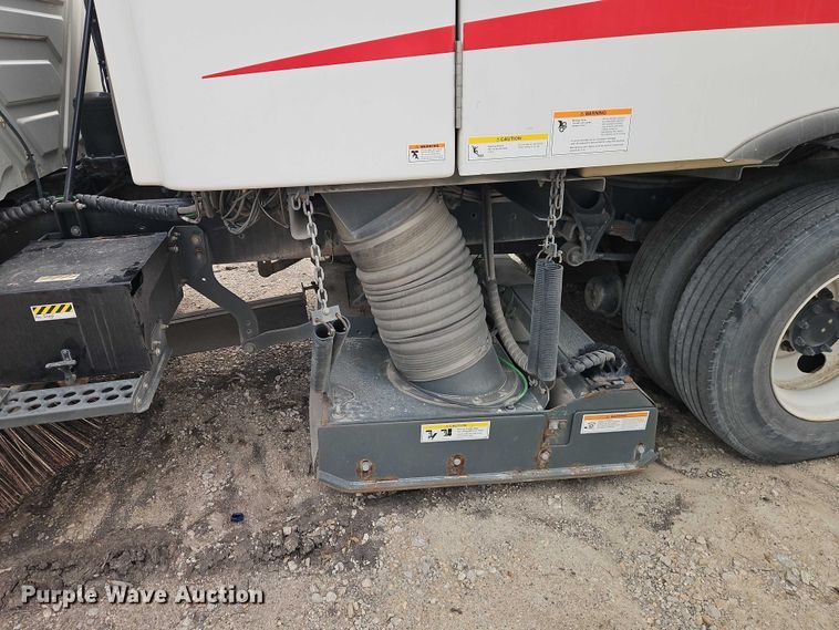 image for item FN5584 2011 International MA025 street sweeper truck