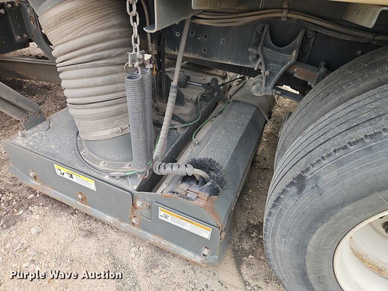 image for item FN5584 2011 International MA025 street sweeper truck