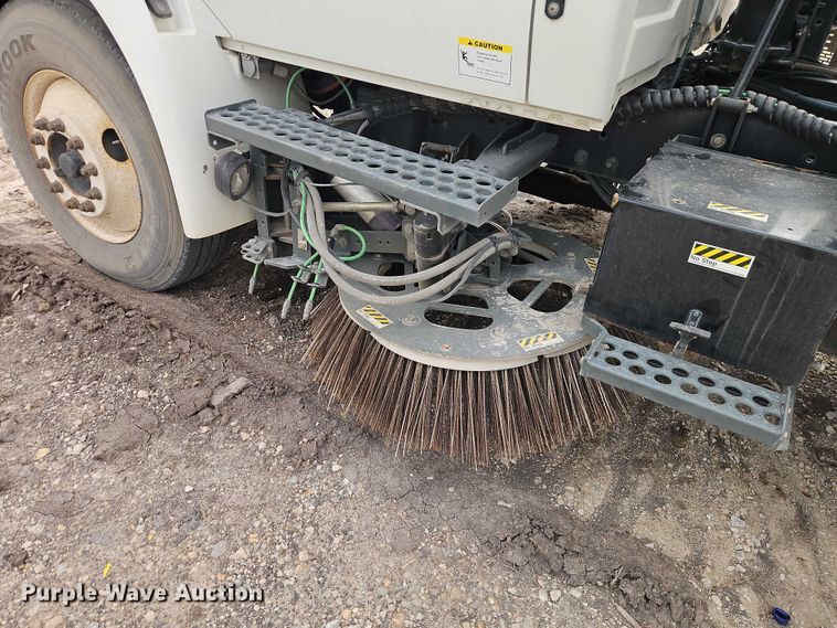 image for item FN5584 2011 International MA025 street sweeper truck