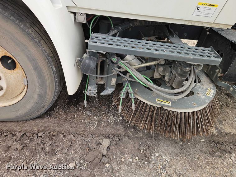 image for item FN5584 2011 International MA025 street sweeper truck