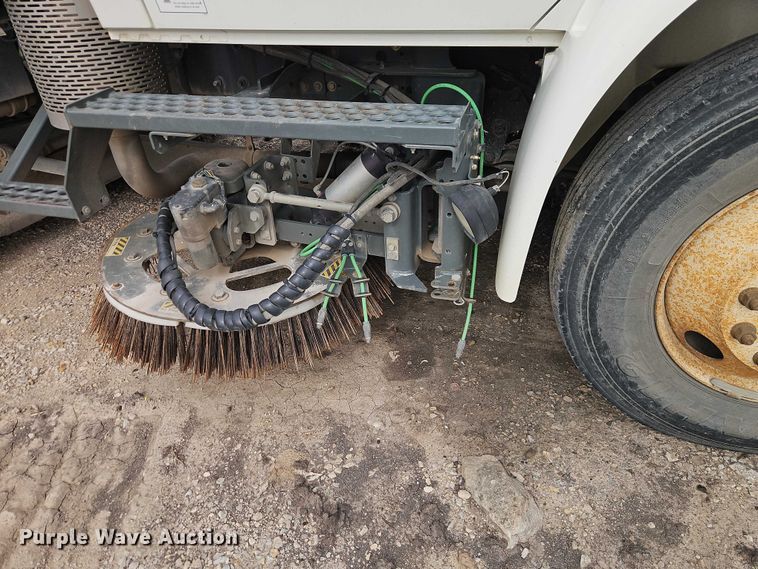 image for item FN5584 2011 International MA025 street sweeper truck