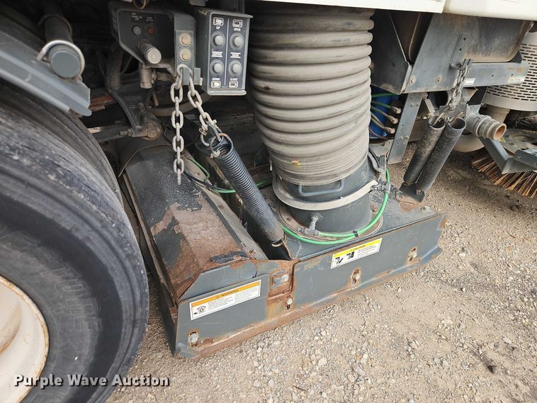 image for item FN5584 2011 International MA025 street sweeper truck