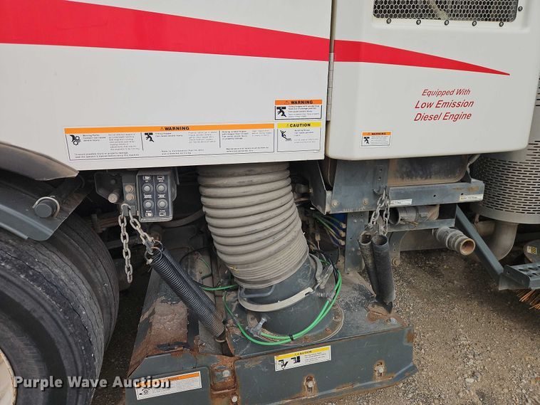 image for item FN5584 2011 International MA025 street sweeper truck