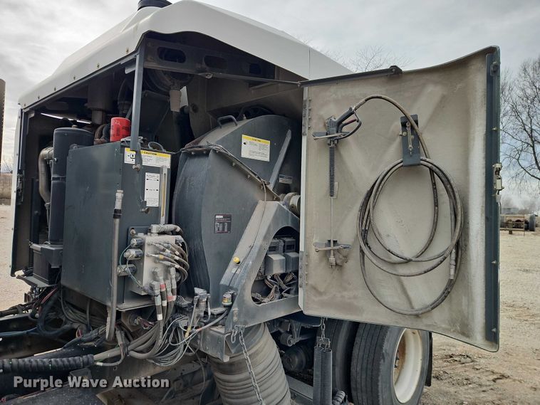 image for item FN5584 2011 International MA025 street sweeper truck