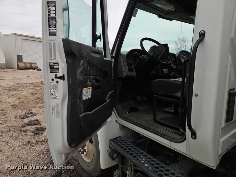 image for item FN5584 2011 International MA025 street sweeper truck
