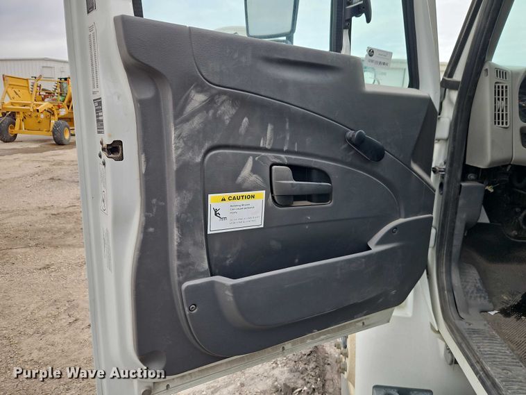 image for item FN5584 2011 International MA025 street sweeper truck