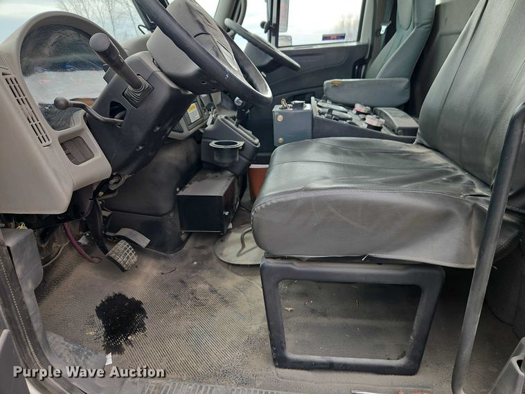 image for item FN5584 2011 International MA025 street sweeper truck
