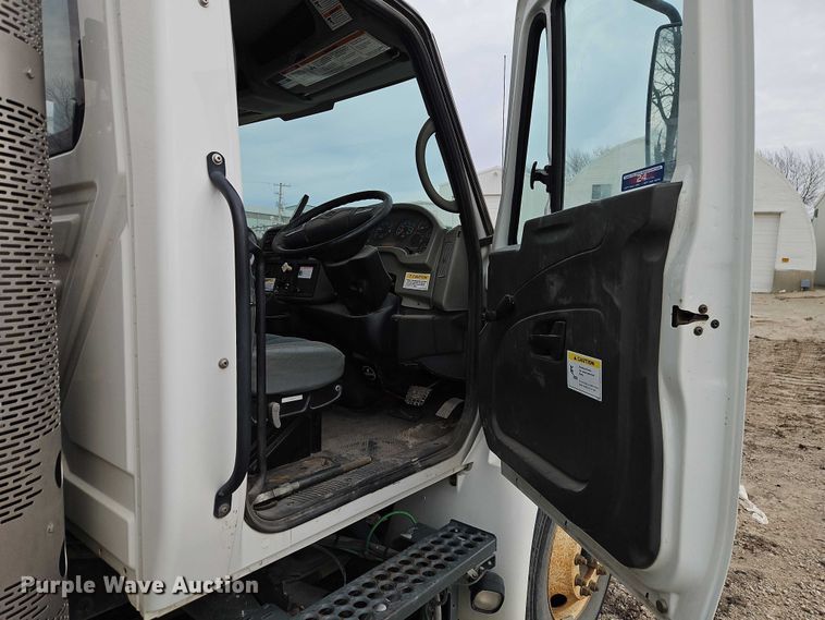 image for item FN5584 2011 International MA025 street sweeper truck