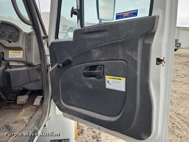 image for item FN5584 2011 International MA025 street sweeper truck