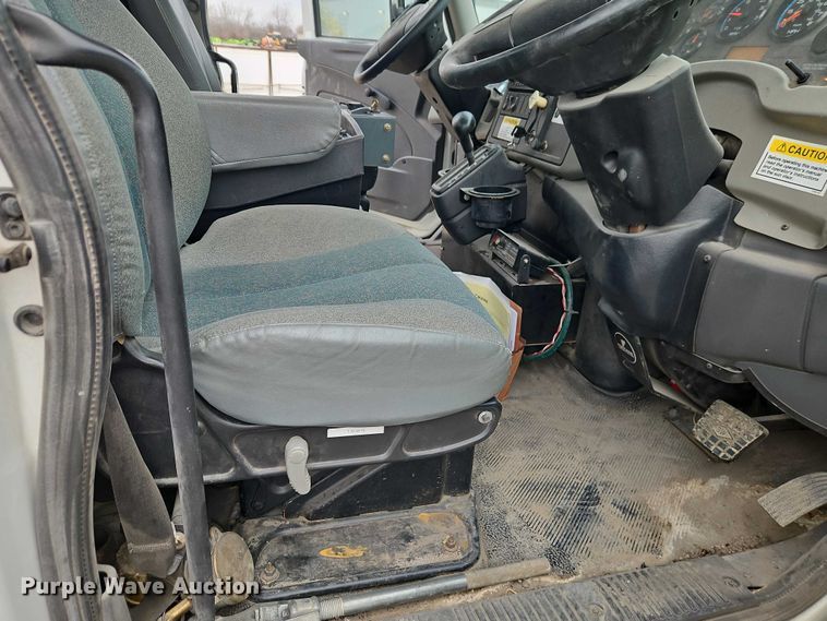 image for item FN5584 2011 International MA025 street sweeper truck