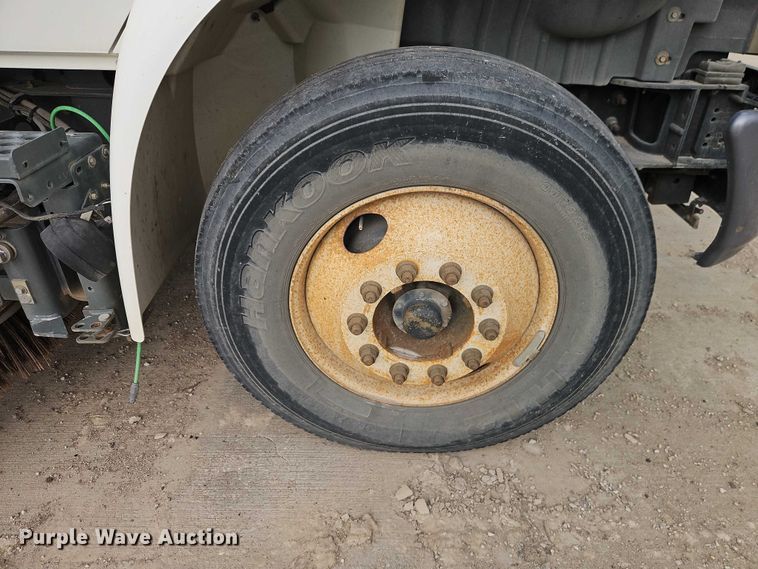 image for item FN5584 2011 International MA025 street sweeper truck