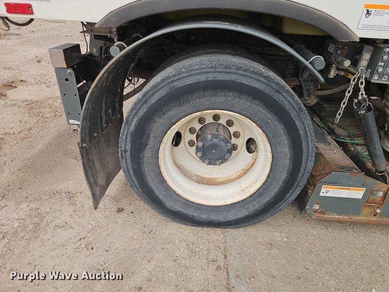 image for item FN5584 2011 International MA025 street sweeper truck