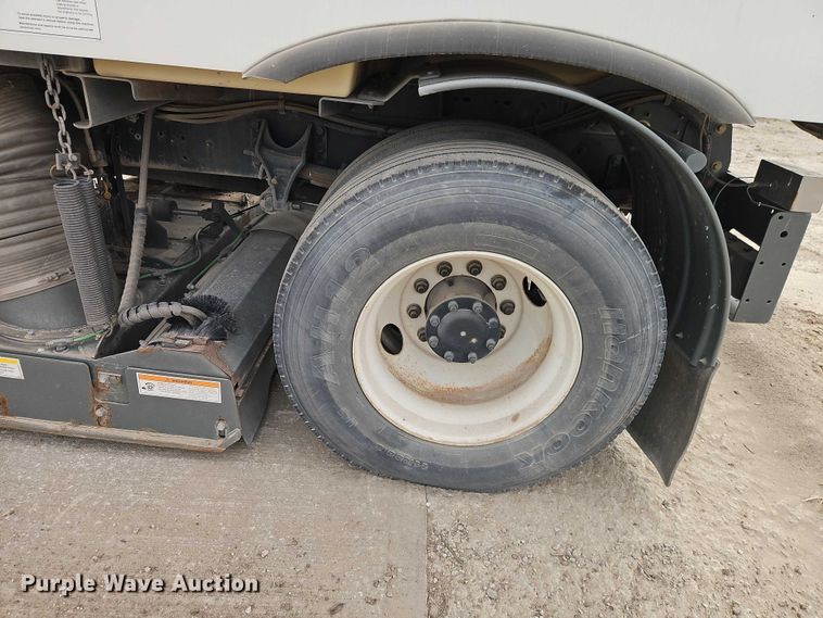 image for item FN5584 2011 International MA025 street sweeper truck