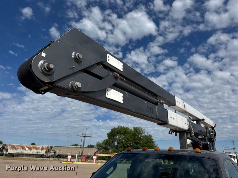 image for item MX9203 2011 Ford F450 Super Duty bucket truck