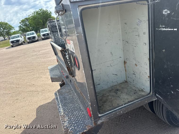 image for item MX9203 2011 Ford F450 Super Duty bucket truck
