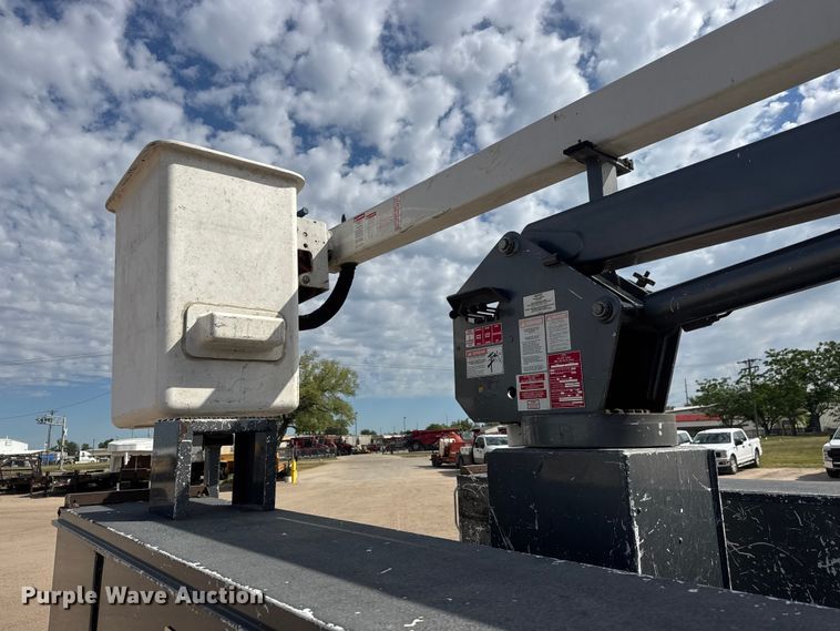 image for item MX9203 2011 Ford F450 Super Duty bucket truck