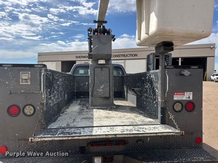image for item MX9203 2011 Ford F450 Super Duty bucket truck
