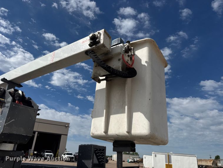 image for item MX9203 2011 Ford F450 Super Duty bucket truck